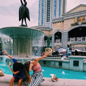 Meet your Posher, Allivia